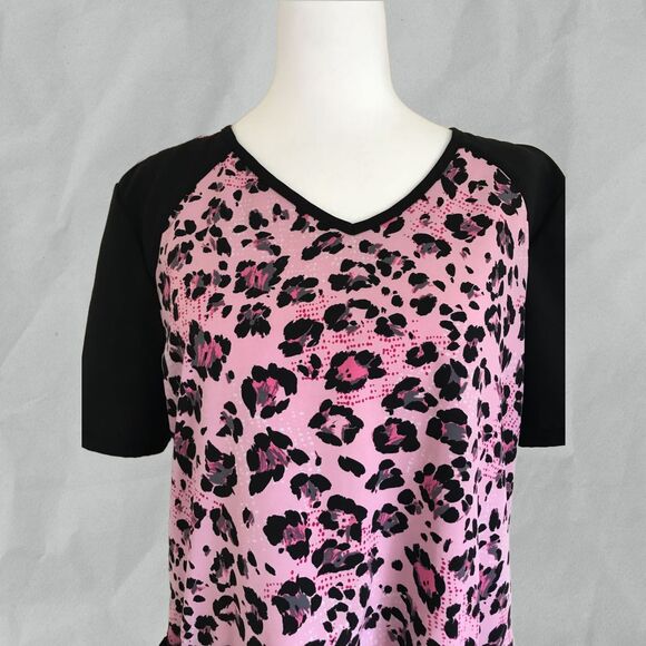 ScrubStar Women's Active V-Neck Nurses/HealthCare/ Medical Scrub Top w/Pockets - Picture 2 of 7